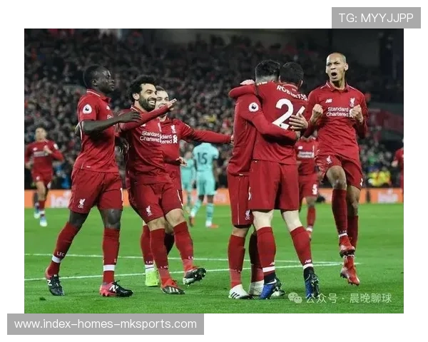 曼联VS巴黎：英超中卫争夺战激烈上演，未来谁将笑到最后？