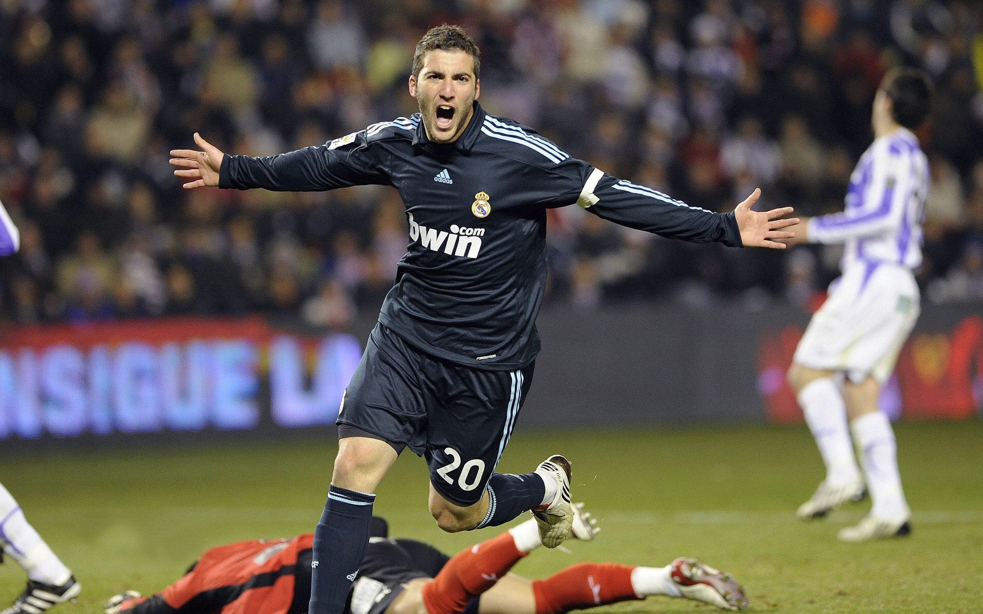 国际媒体联盟成立，赛事报道标准化推进，国际媒体组织